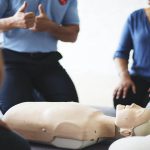Het levensreddende belang van reanimatiepoppen